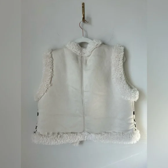 Viral House of Harlow 1960 Floral Black Embroidered Sherpa Fleece Vest - Picture 5 of 5